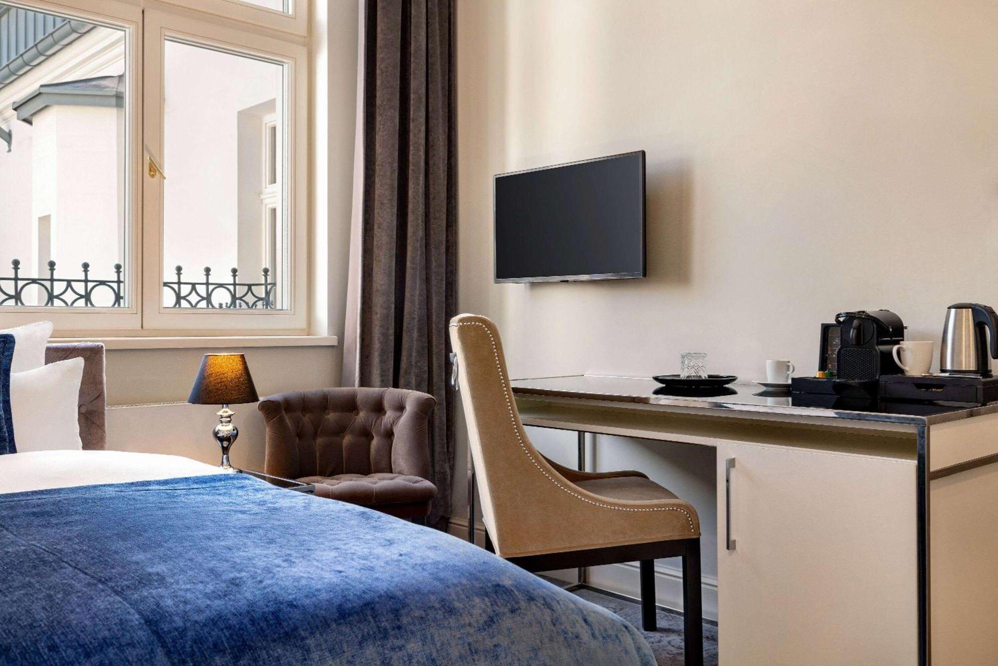 Wyndham Grand Krakow Old Town Hotel Exterior photo A room at the hotel