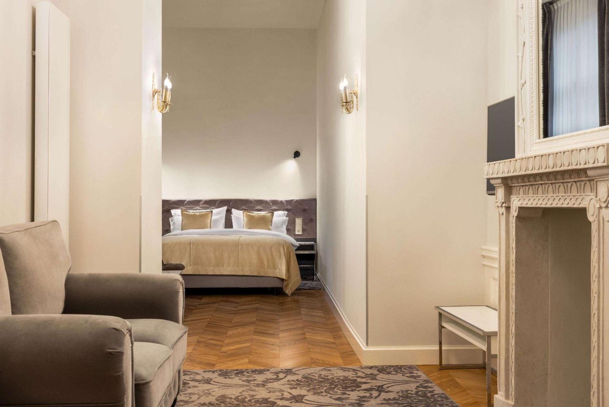 Wyndham Grand Krakow Old Town Hotel Exterior photo A suite at the Hotel