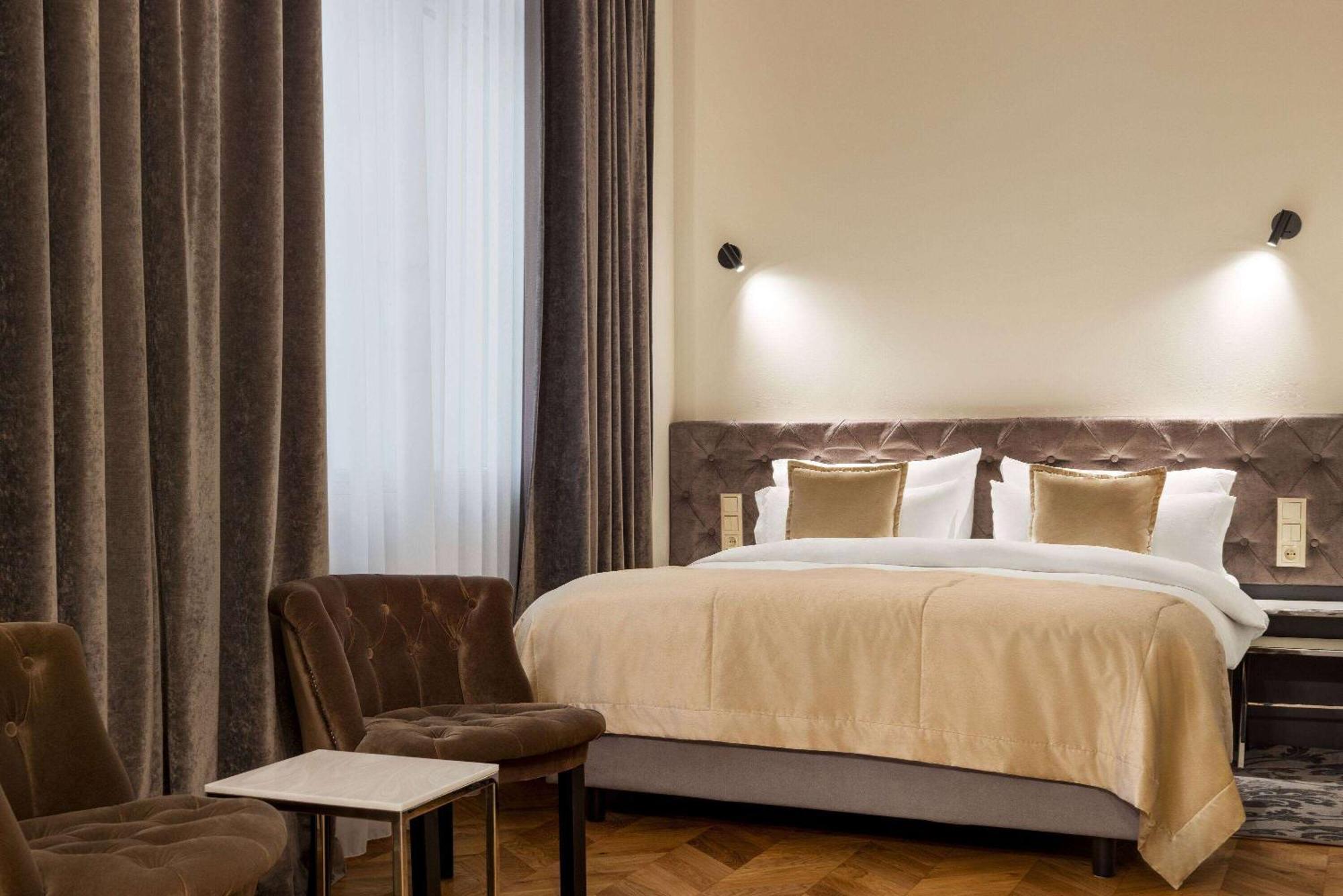 Wyndham Grand Krakow Old Town Hotel Exterior photo A bedroom at the Hotel