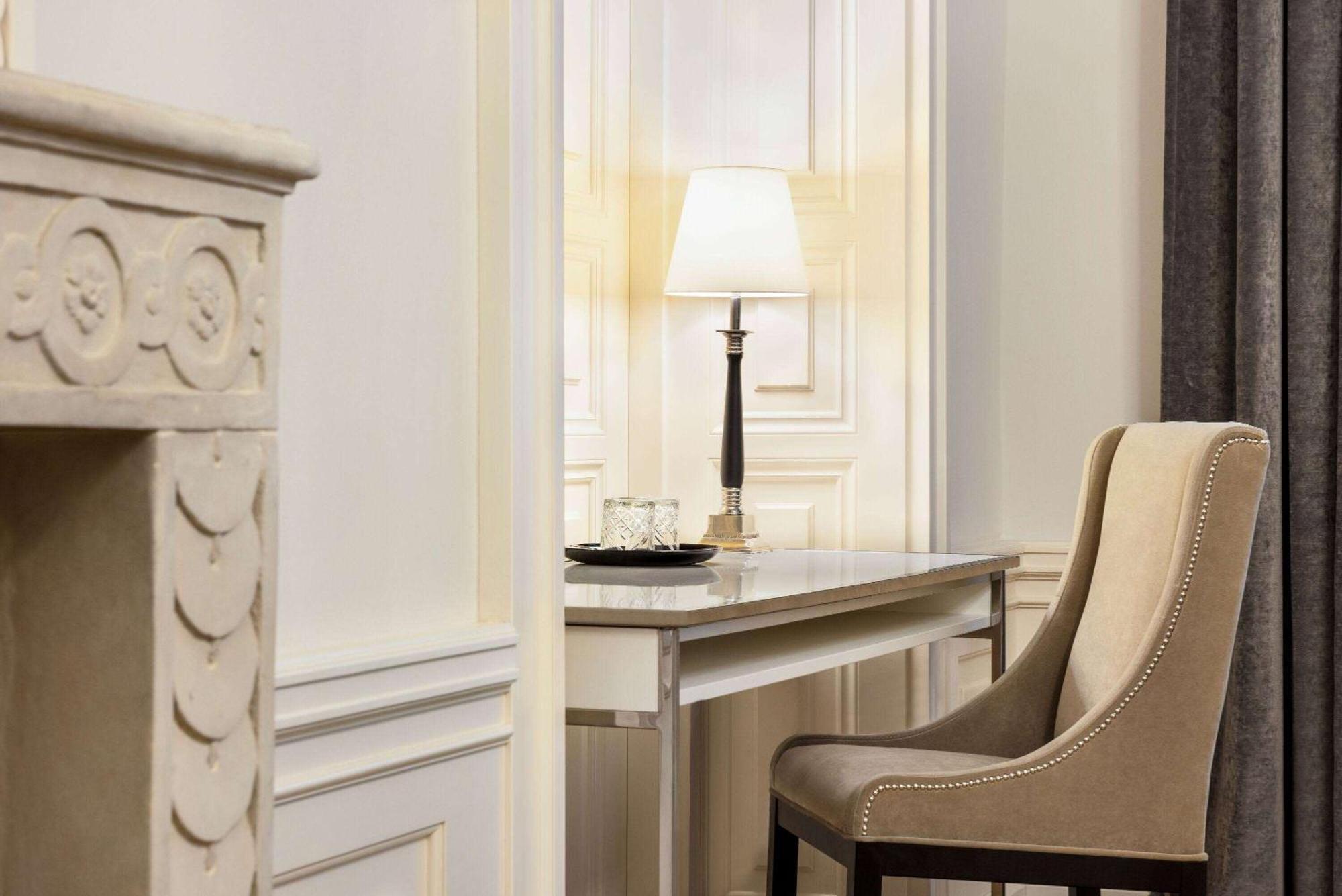 Wyndham Grand Krakow Old Town Hotel Exterior photo A table lamp